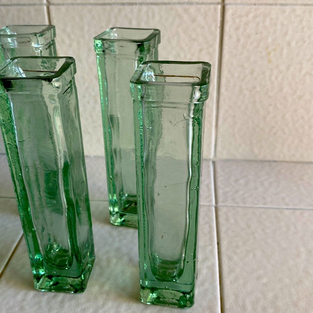 Vintage bud vase green glass - Picture 2 of 2